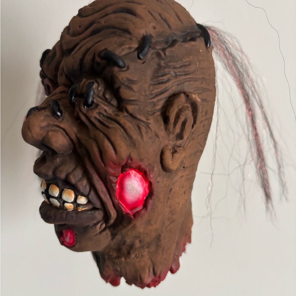 Spirit Halloween shrunken head hangging decoration - Picture 6 of 16